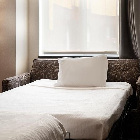 Hilton Garden Inn Long Island City Нью-Йорк Экстерьер фото
