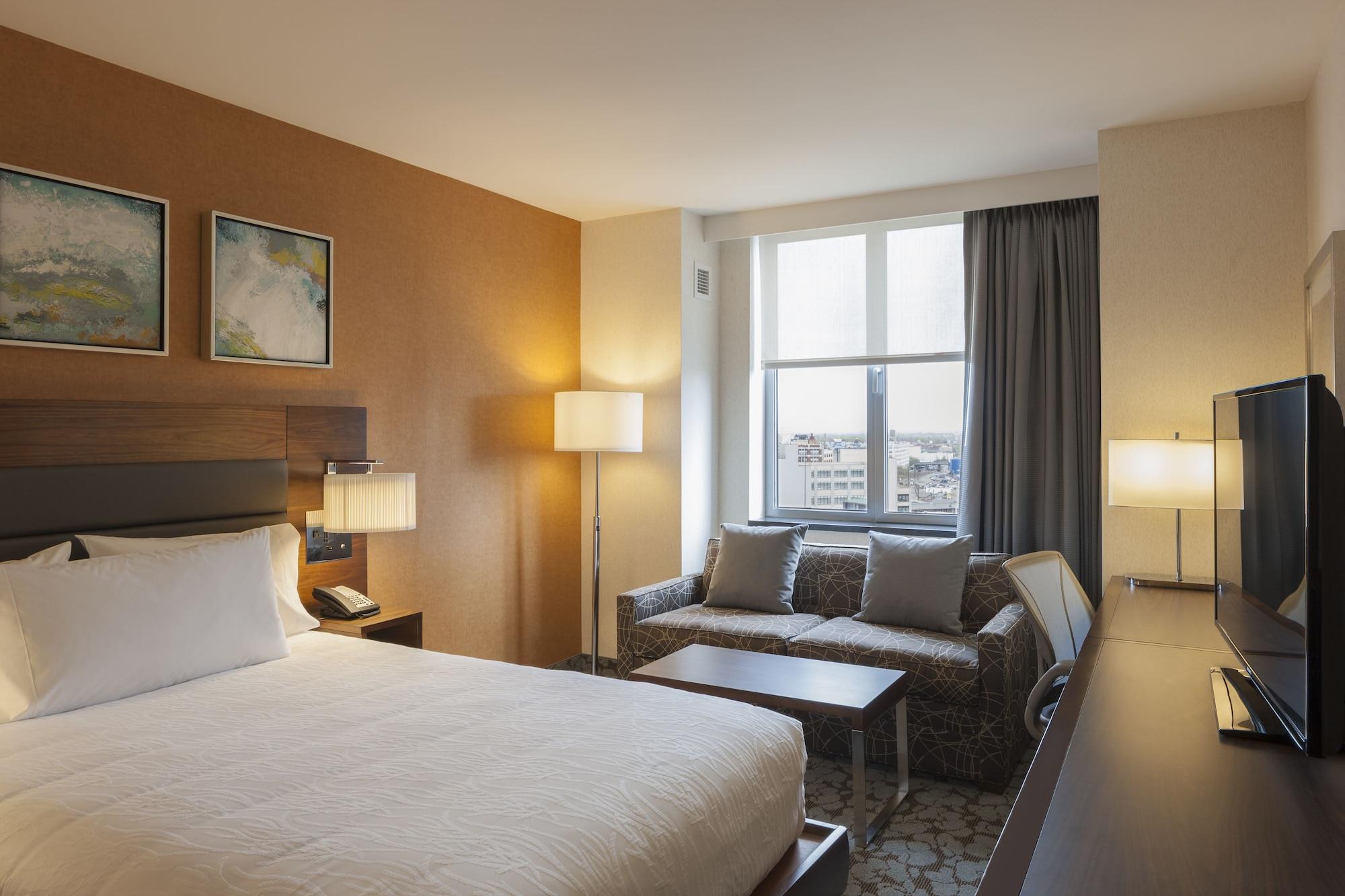 Hilton Garden Inn Long Island City Нью-Йорк Экстерьер фото