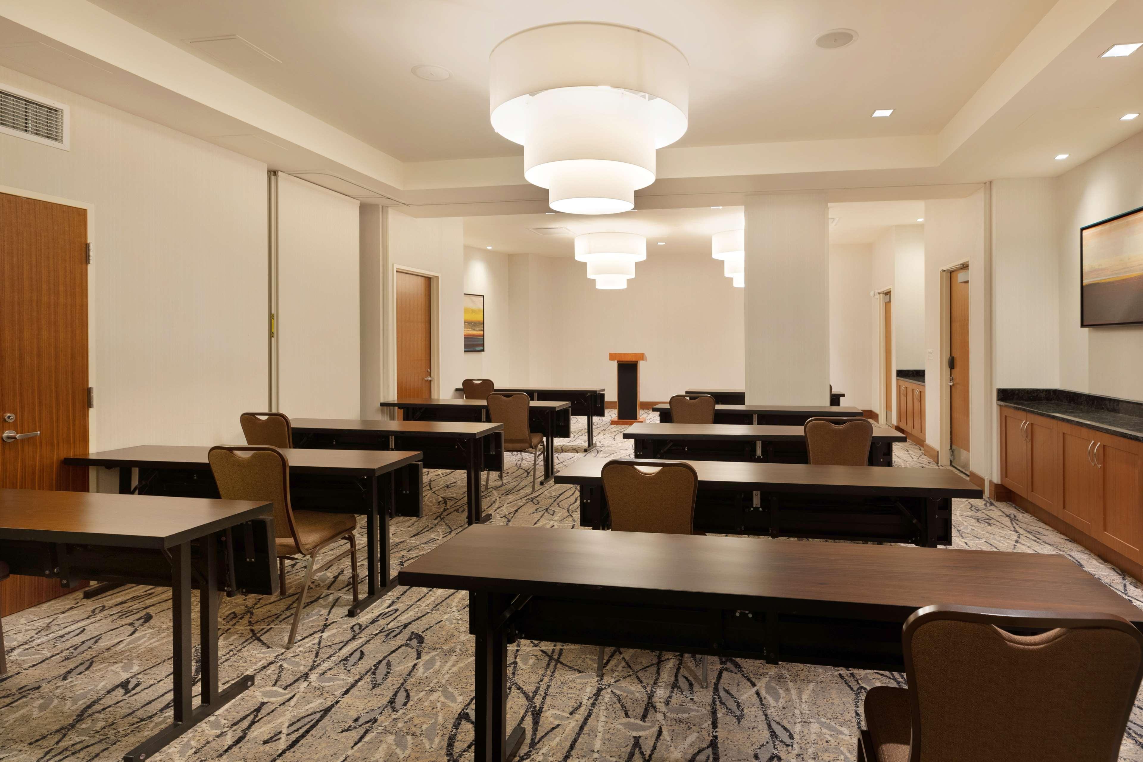 Hilton Garden Inn Long Island City Нью-Йорк Экстерьер фото