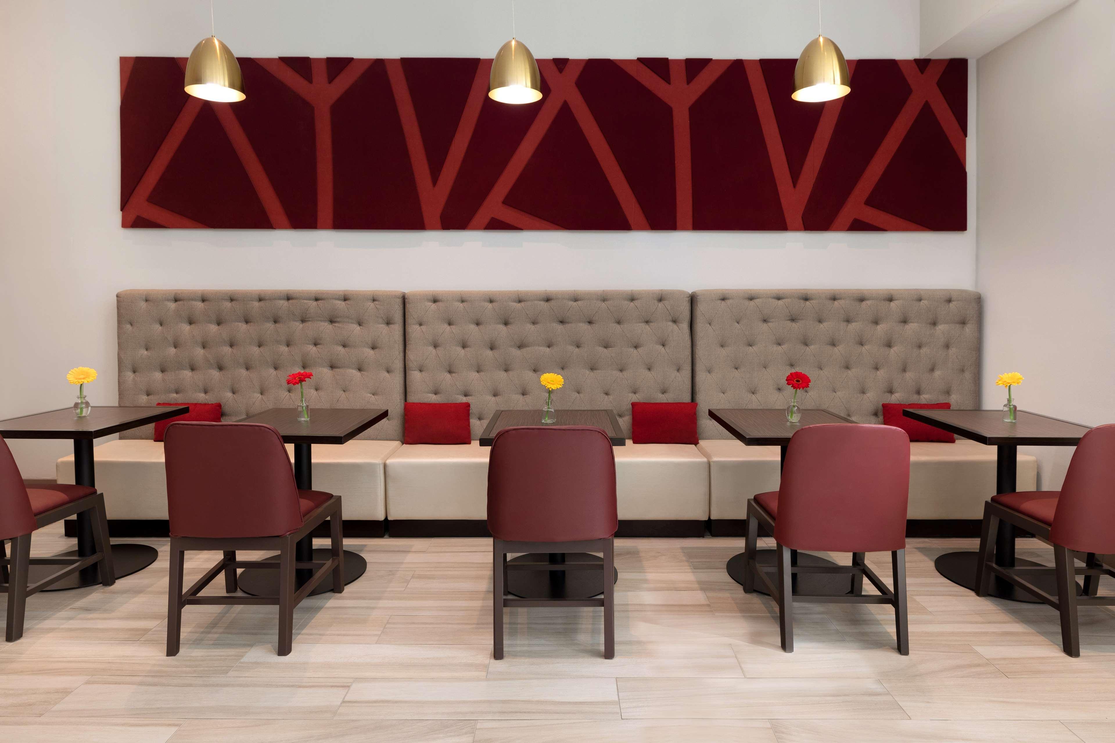 Hilton Garden Inn Long Island City Нью-Йорк Экстерьер фото