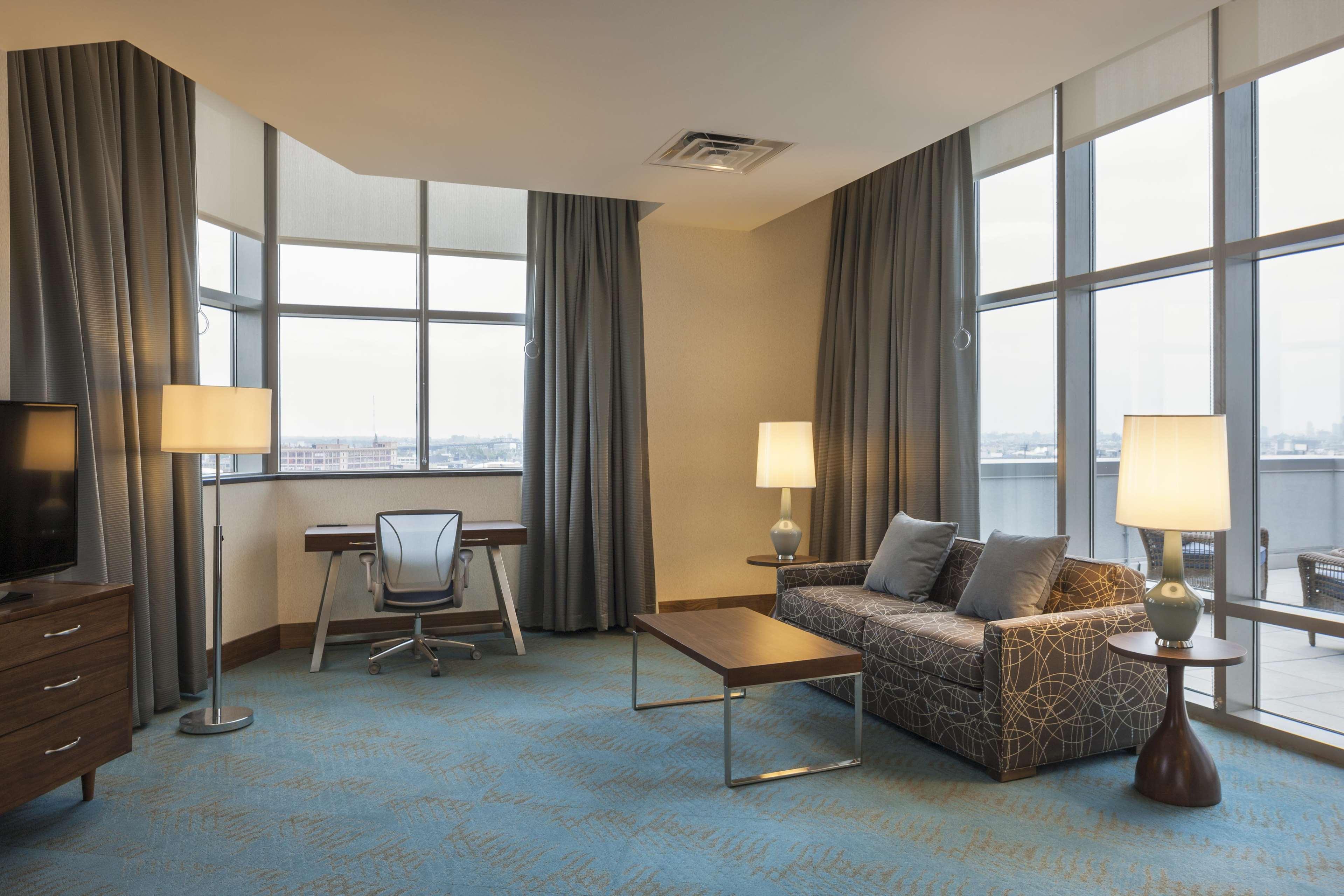 Hilton Garden Inn Long Island City Нью-Йорк Экстерьер фото