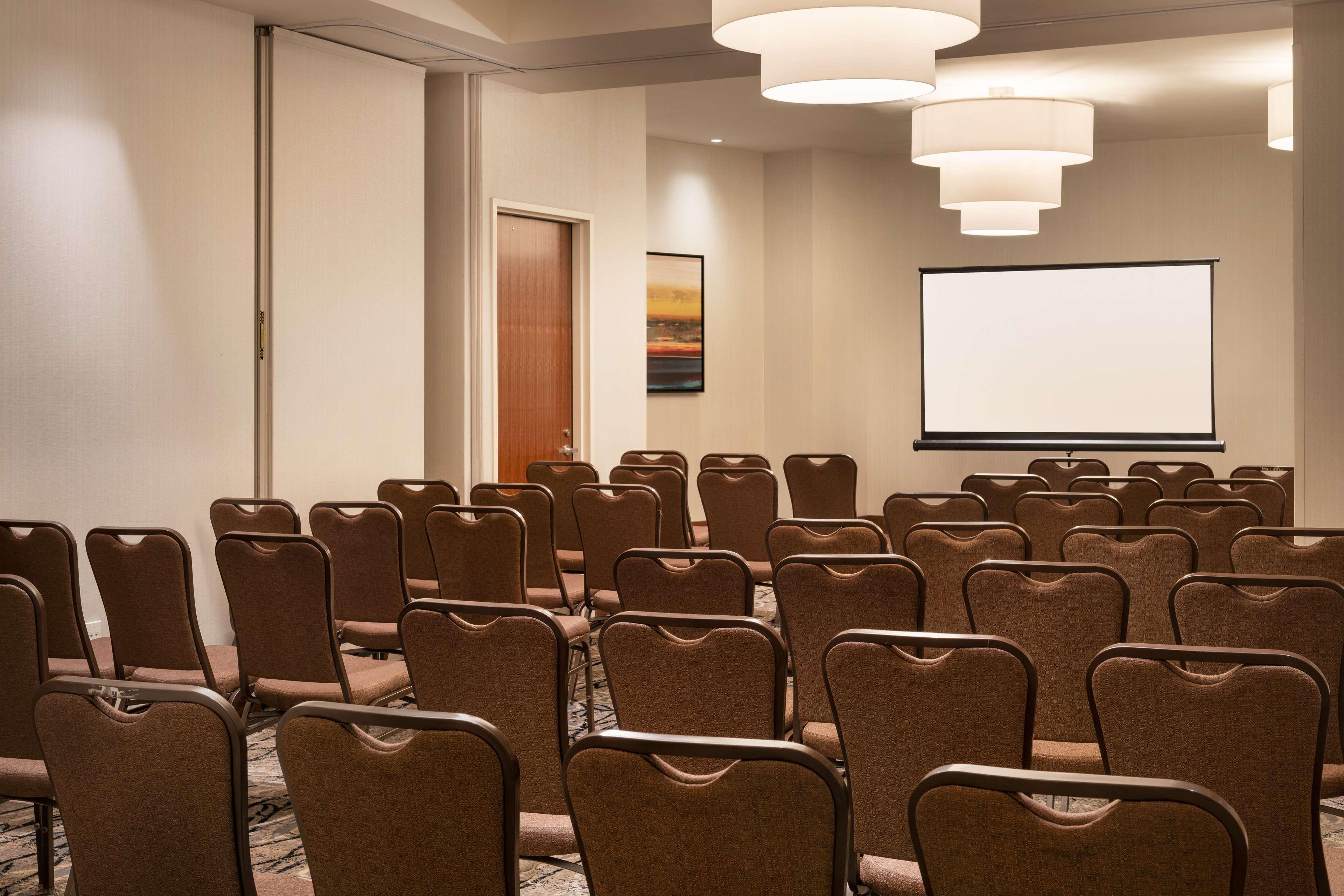 Hilton Garden Inn Long Island City Нью-Йорк Экстерьер фото