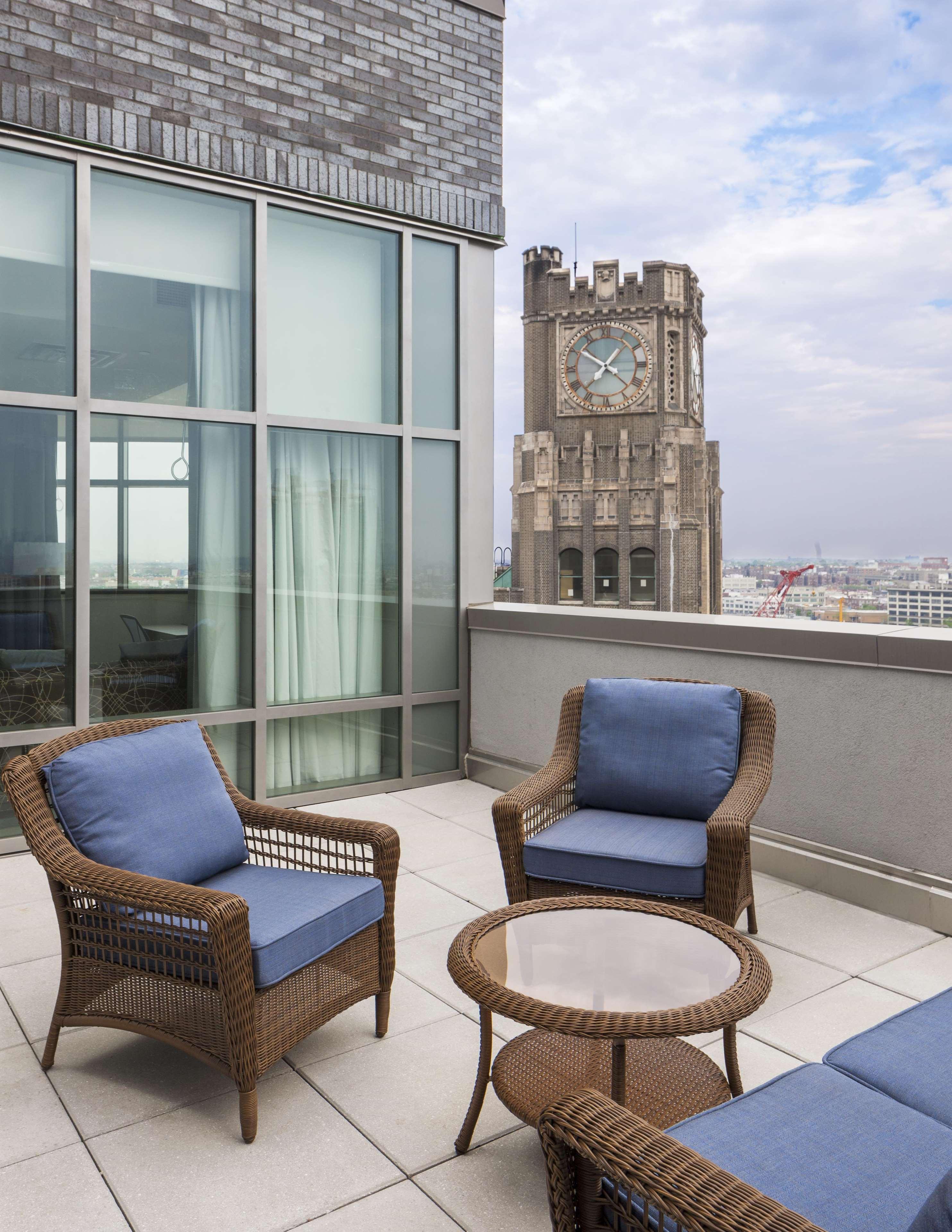 Hilton Garden Inn Long Island City Нью-Йорк Экстерьер фото