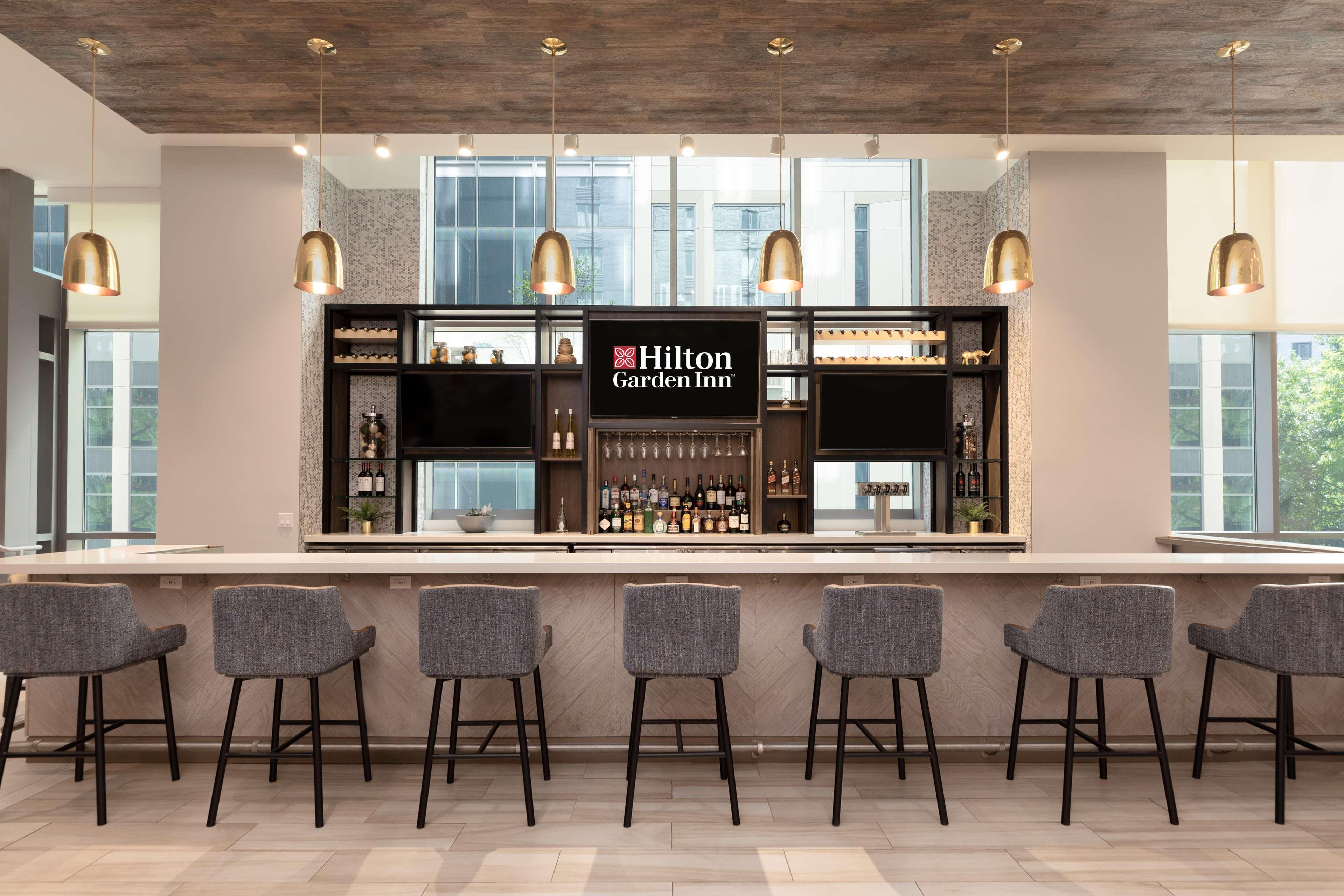Hilton Garden Inn Long Island City Нью-Йорк Экстерьер фото