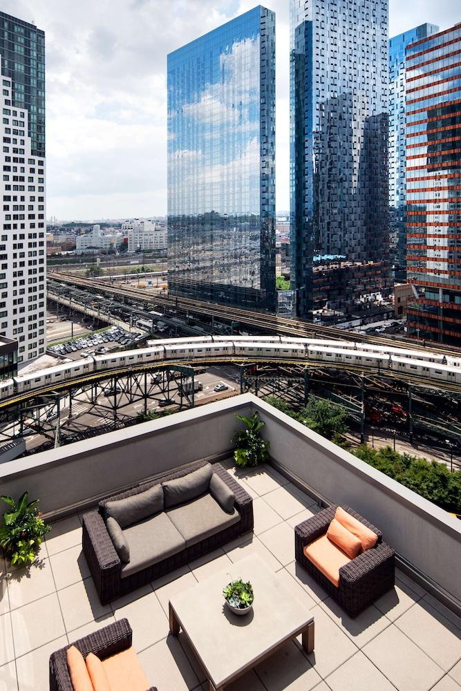 Hilton Garden Inn Long Island City Нью-Йорк Экстерьер фото