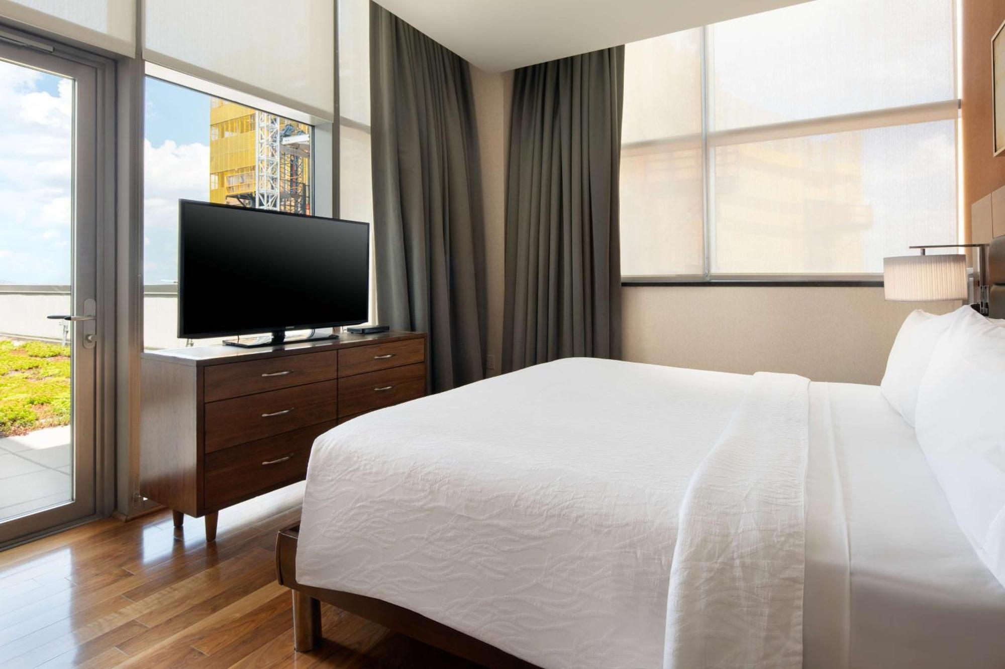 Hilton Garden Inn Long Island City Нью-Йорк Экстерьер фото