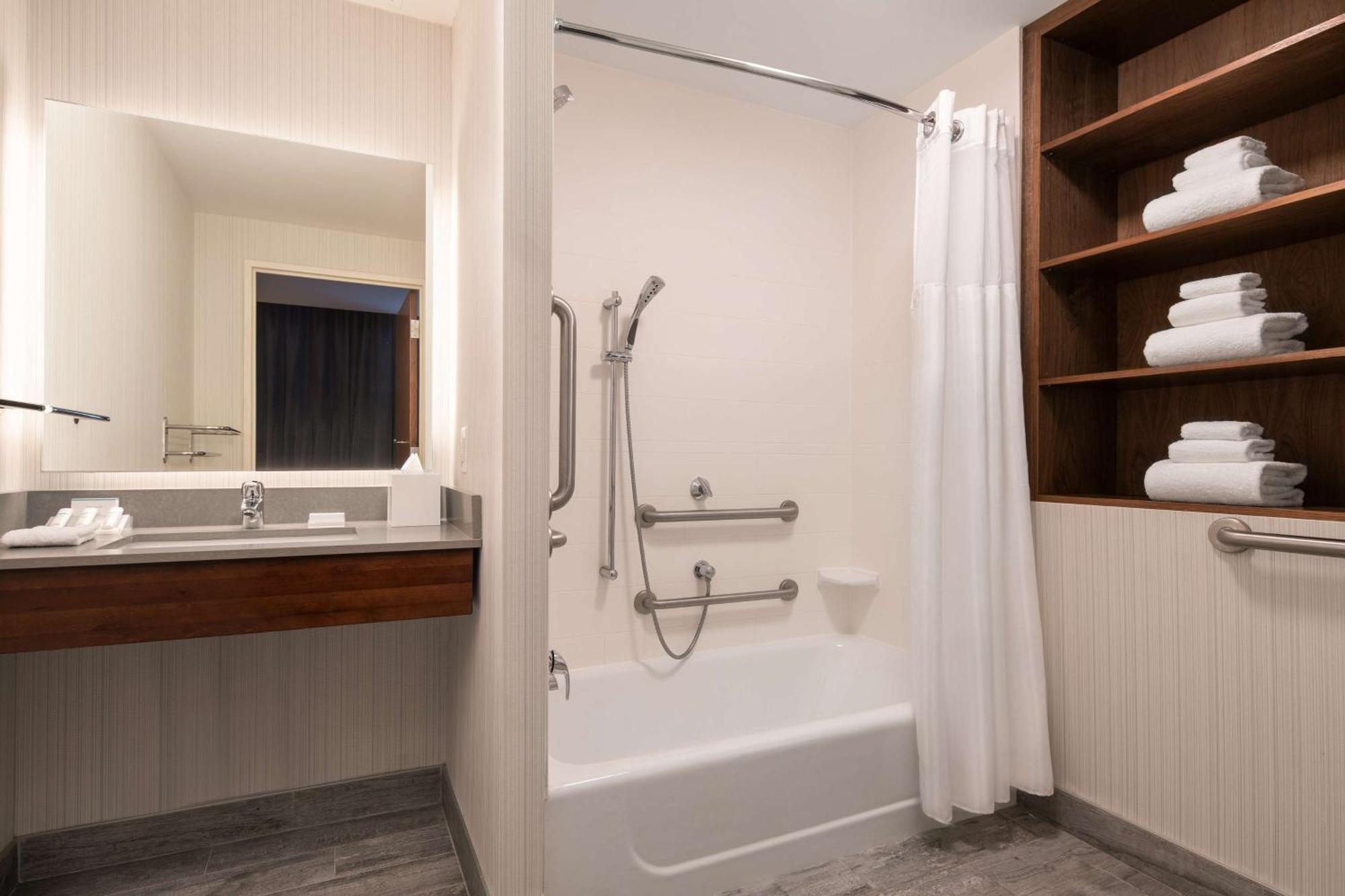 Hilton Garden Inn Long Island City Нью-Йорк Экстерьер фото