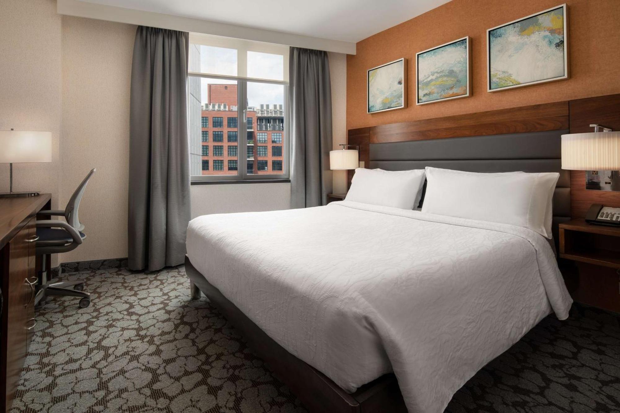 Hilton Garden Inn Long Island City Нью-Йорк Экстерьер фото