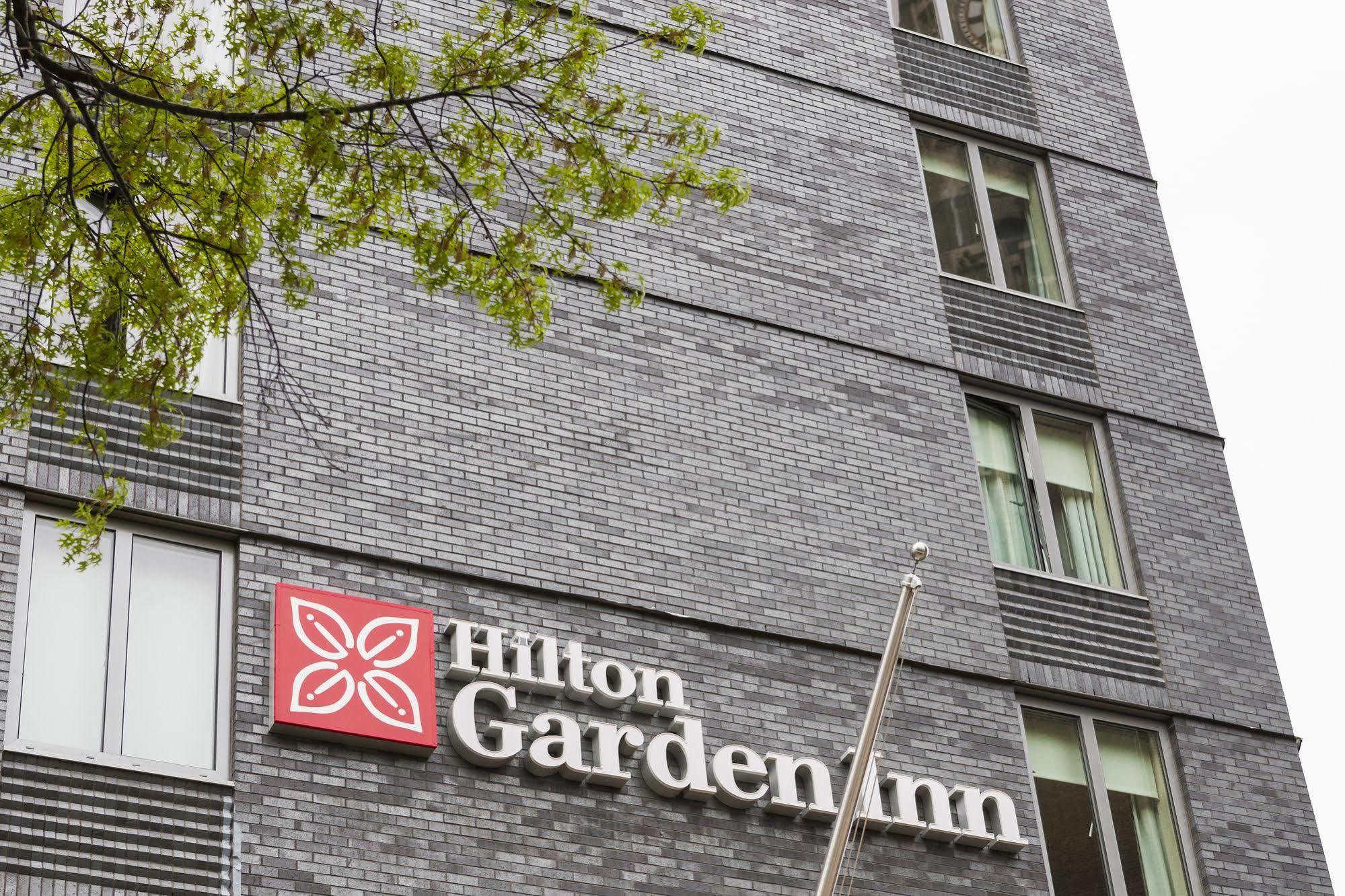 Hilton Garden Inn Long Island City Нью-Йорк Экстерьер фото