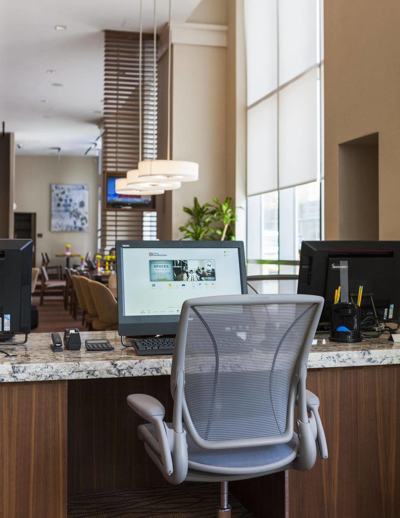 Hilton Garden Inn Long Island City Нью-Йорк Экстерьер фото